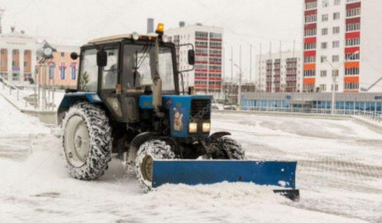 Трактор МТЗ со щёткой в аренду в Челябинске